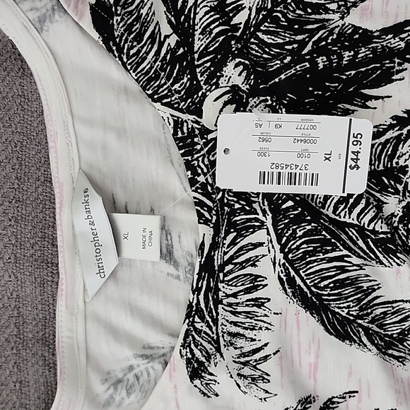 NWT. Christopher & Banks. Short sleeve print top. XL - Picture 3 of 7